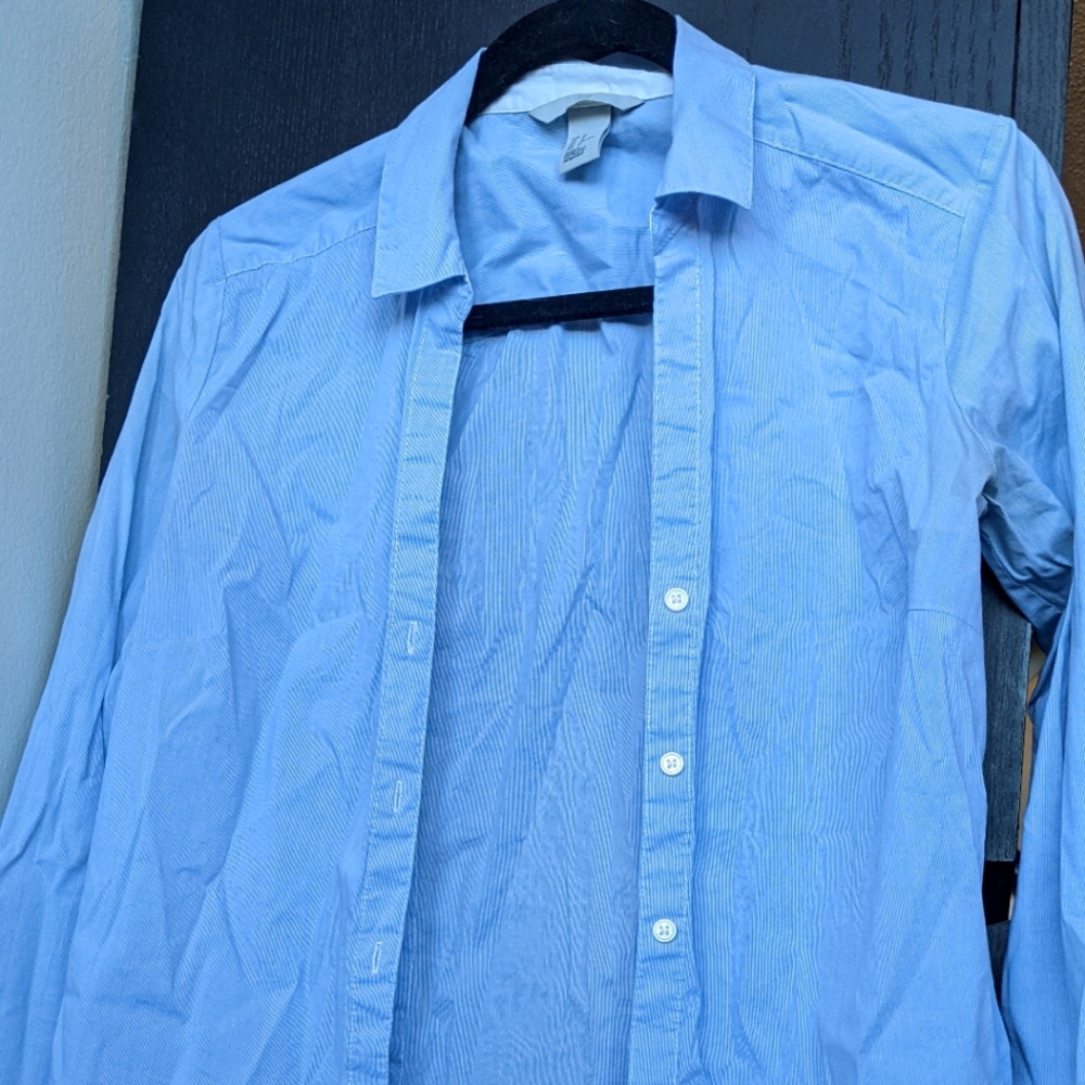 ✨2/$40✨ H&M long sleeve button-down